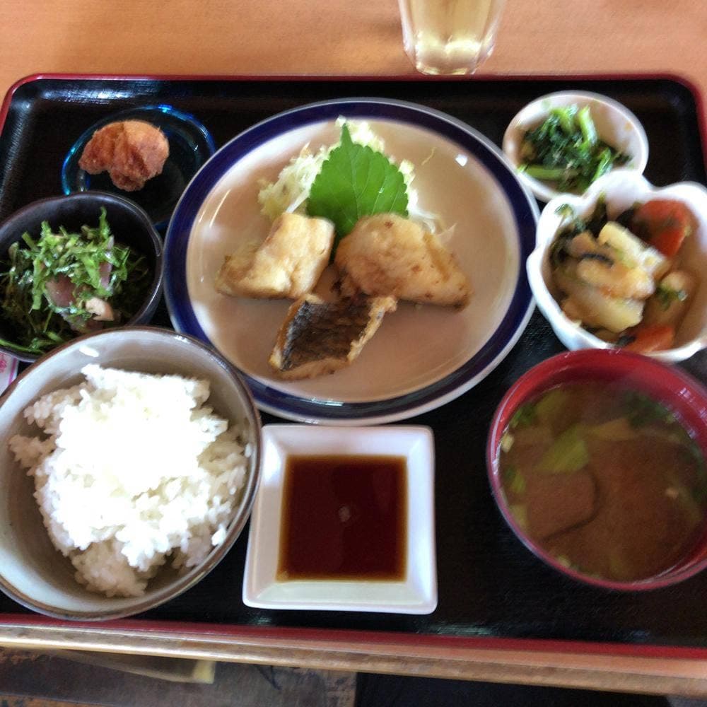 食事処とくじん