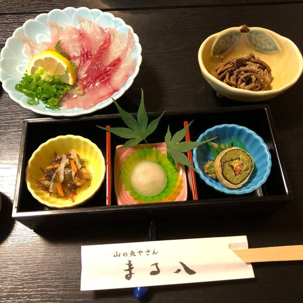 まる八