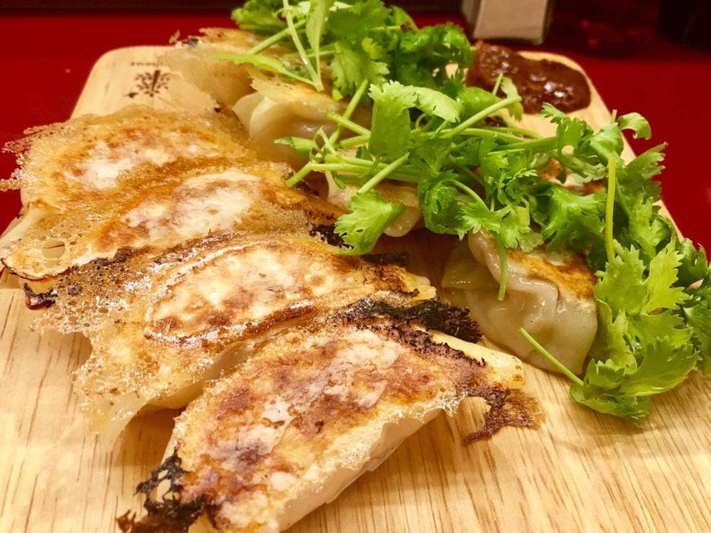 餃子バル ランタン
