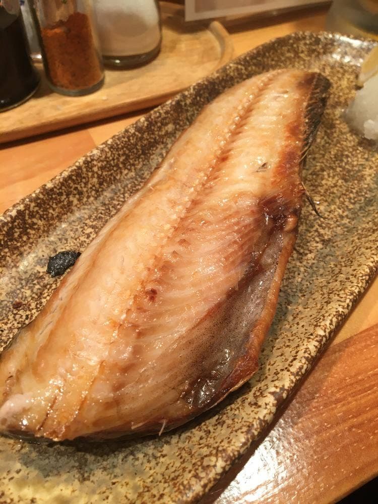 たべてやのんでや