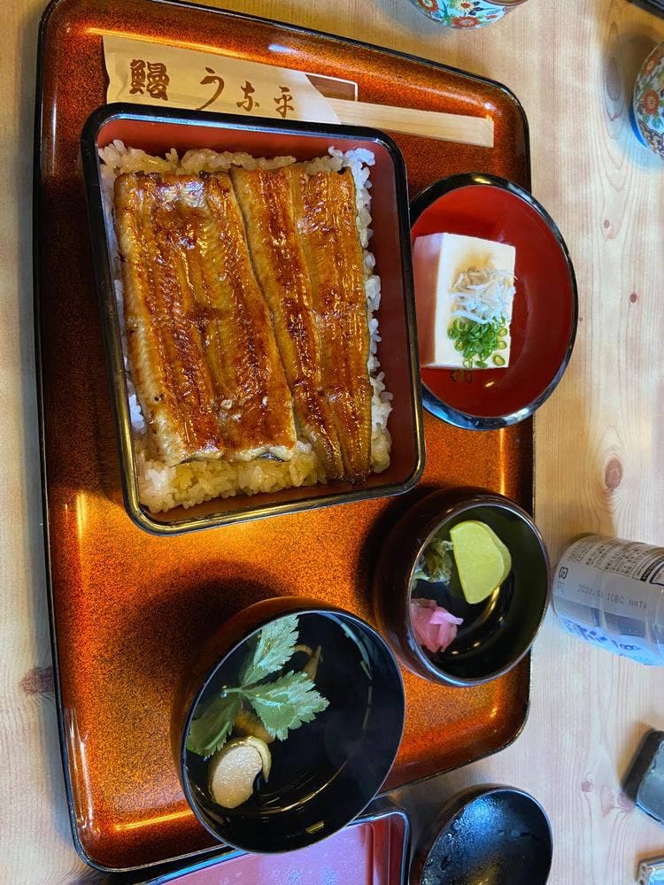 うな平