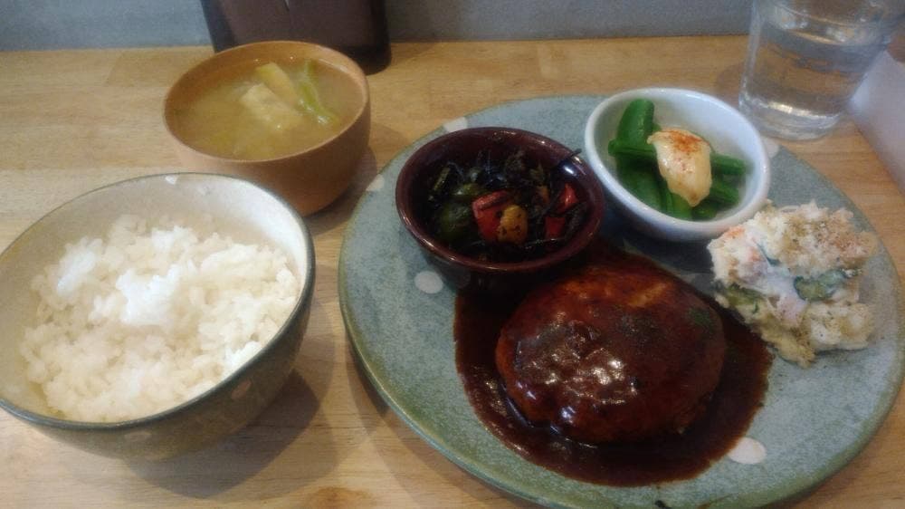good music and life. cafe ももすけ