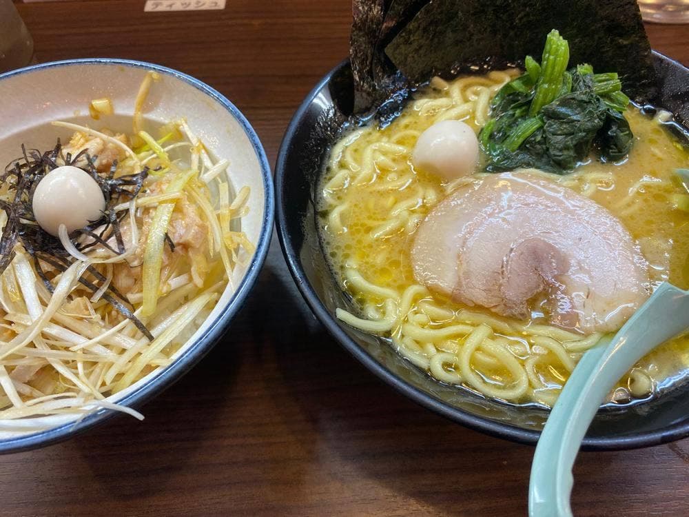 横濱家系ラーメン 秋津商店