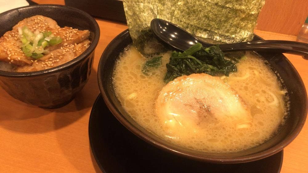 横浜家系ラーメン 春樹 北赤羽店