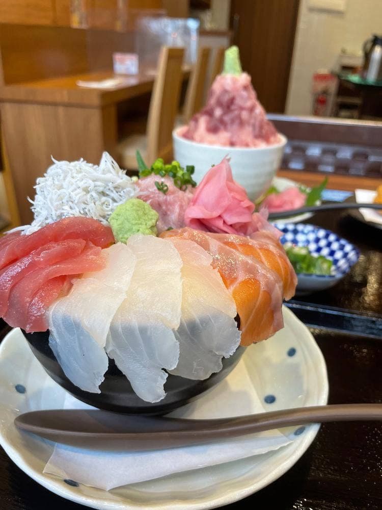 100食海鮮丼 百海里