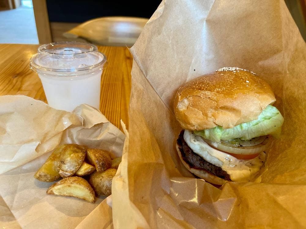 BETWEEN THE BREAD 道の駅びえい白金ビルケ