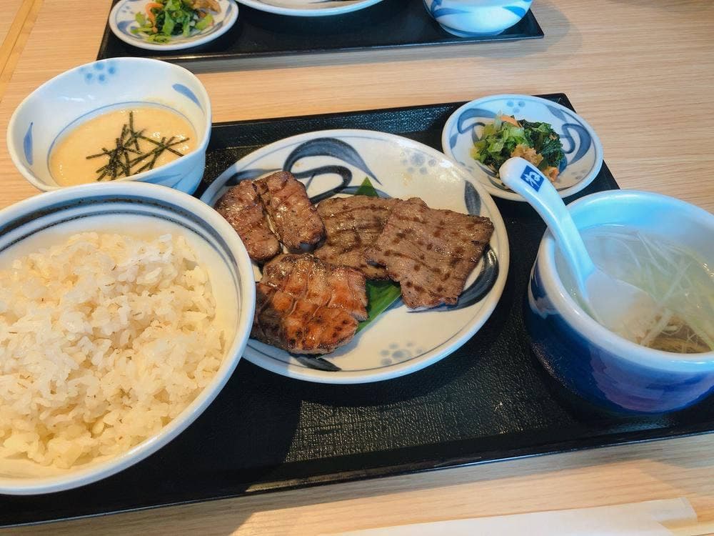 牛たんとろろ麦めし ねぎし サンロード店