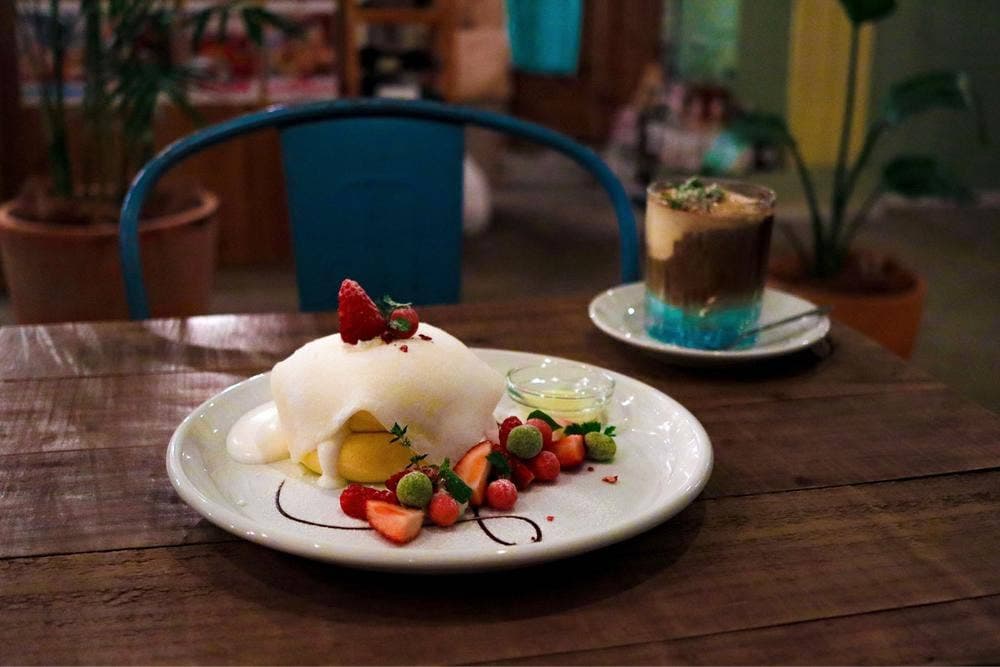 CAFE SECRET WINDOW