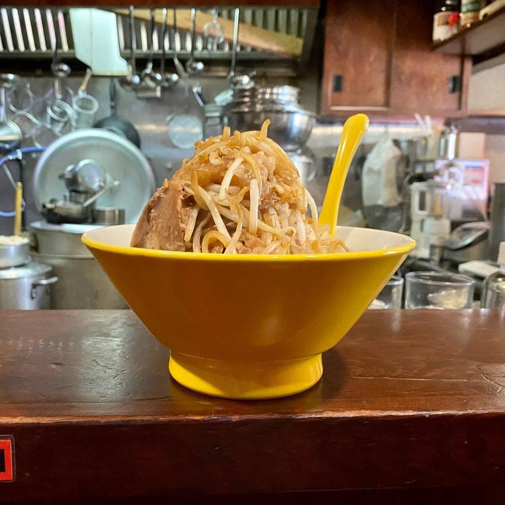 ラーメンイエロー 新宿御苑前店