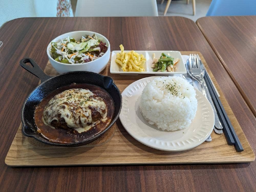 ごはん家カフェ AOI
