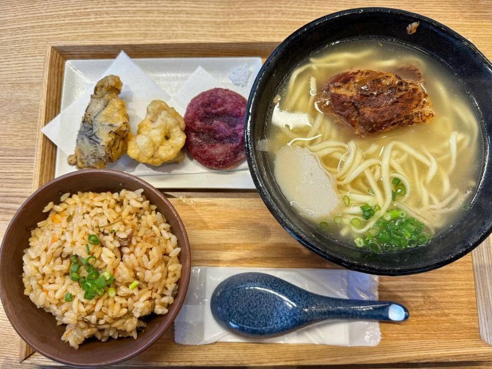 沖縄そばと酒処カヌシャ