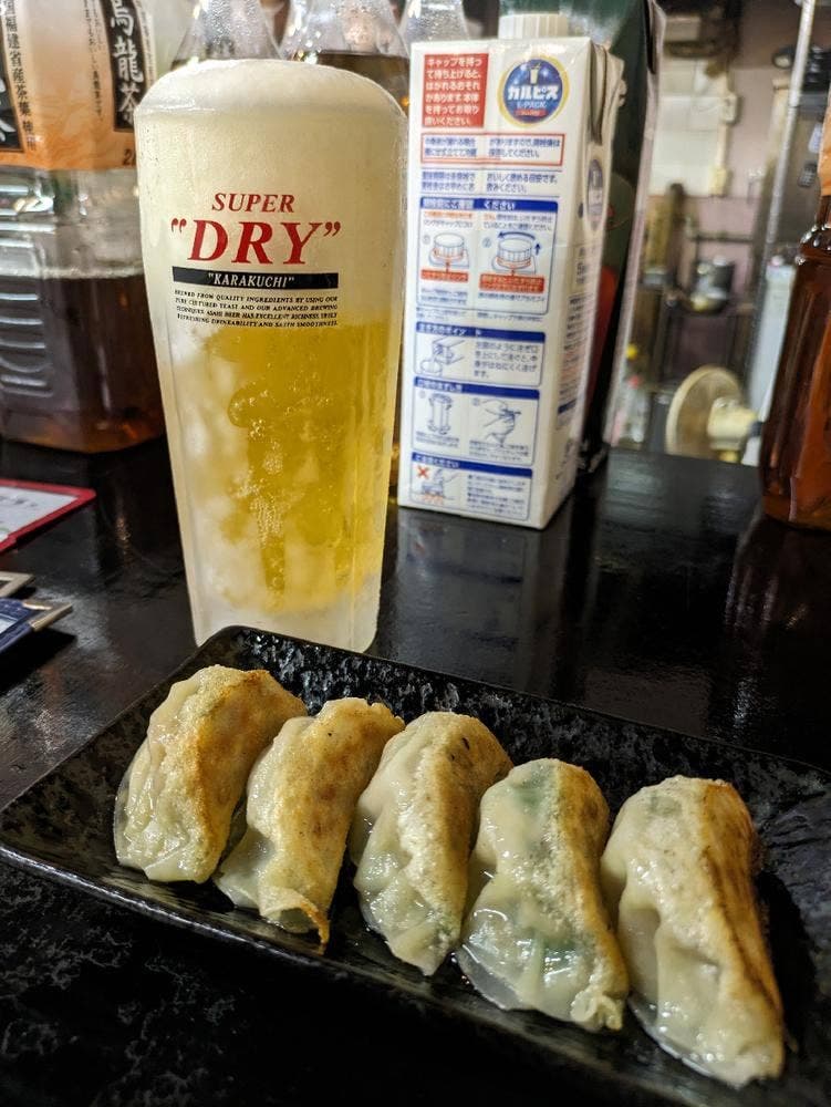 餃子とワイン屋