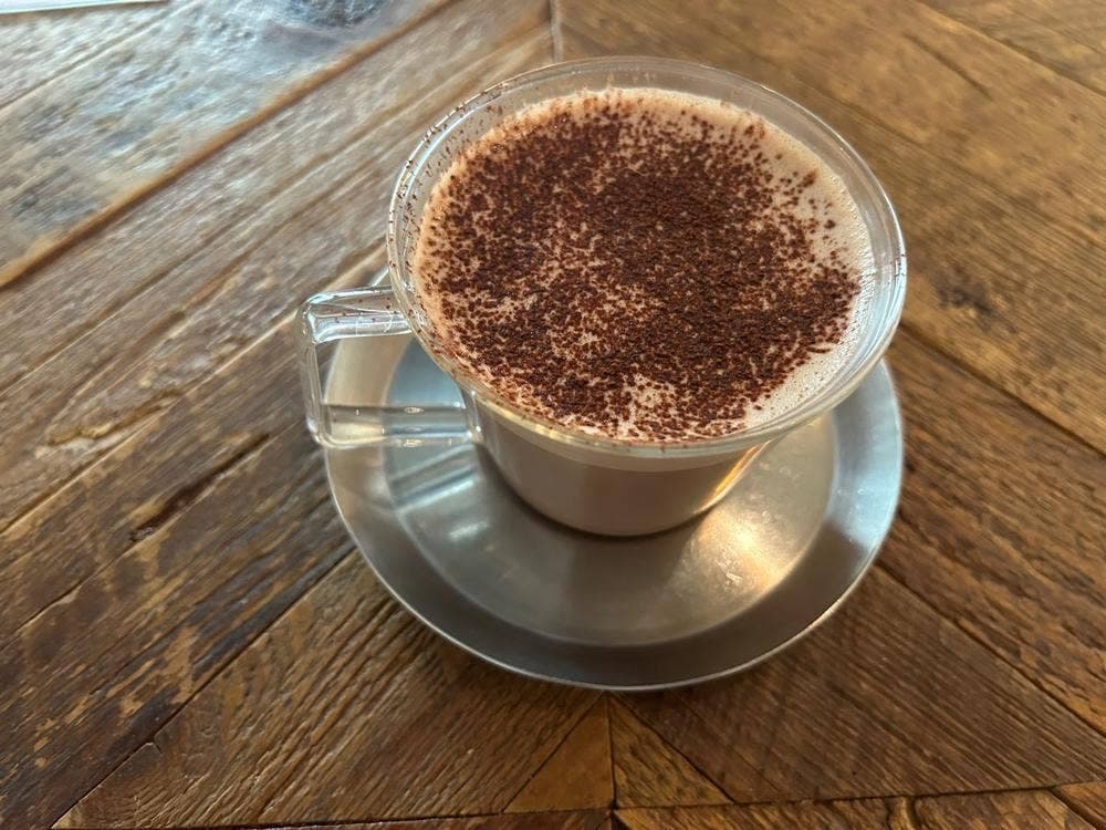 almond hostel & cafe カフェラウンジ