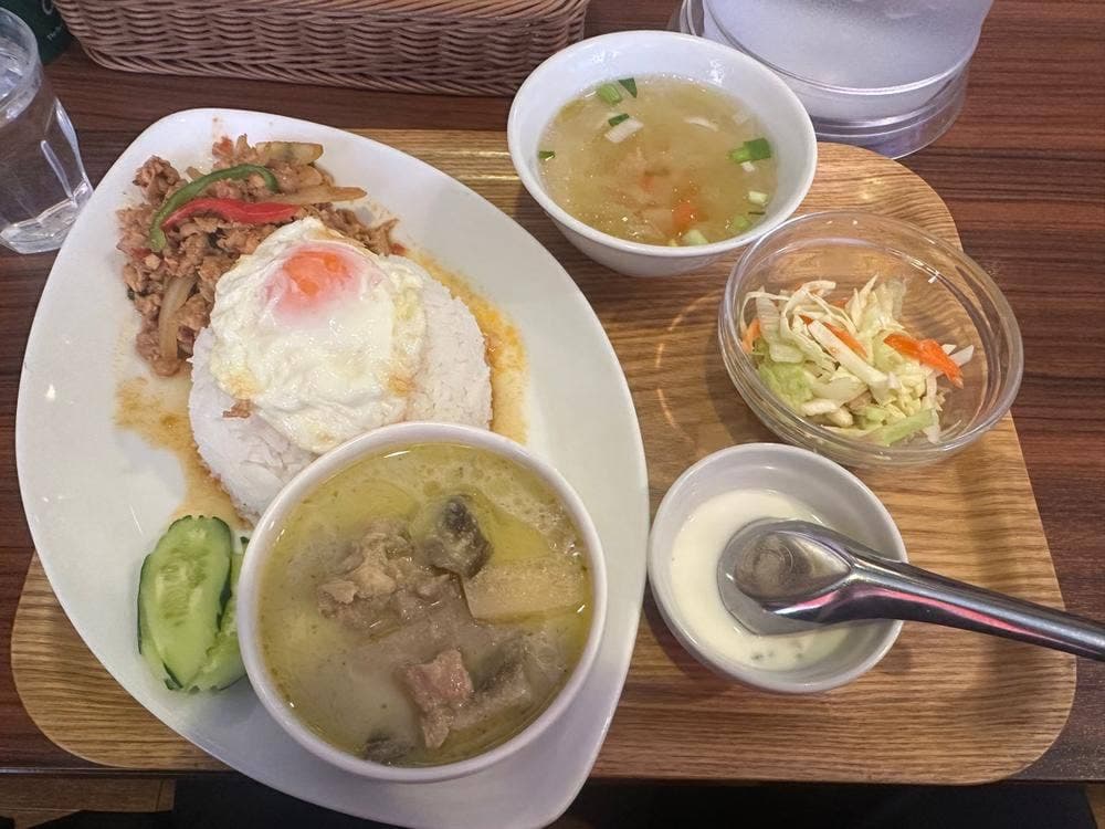 ティーヌンキッチン 西新宿店