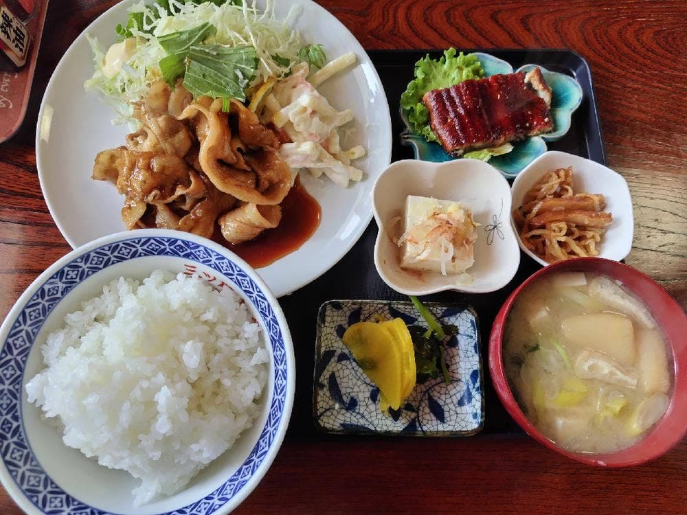 三ツ石食堂