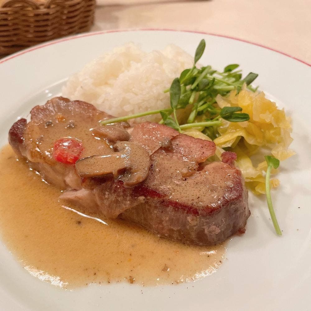 パリのワイン食堂