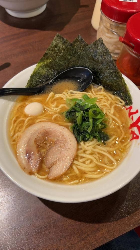 横浜家系ラーメン 吟家 誉田店