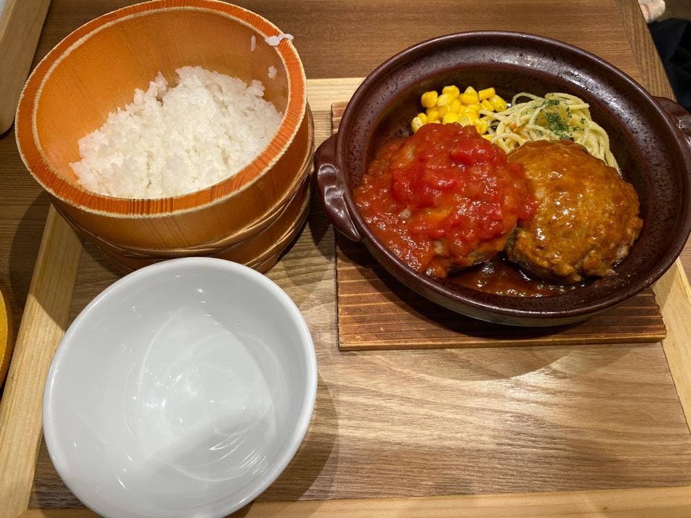ハンバーグ2910 KITTE博多店