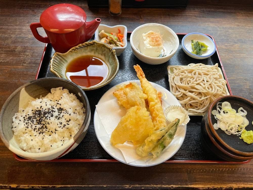 道の駅 信州蔦木宿 てのひら館