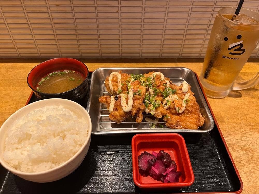 骨付鳥、からあげ、ハイボール がブリチキン。池袋西口駅前店