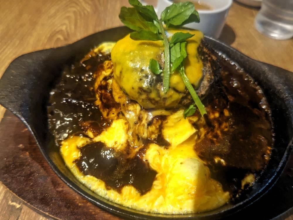 肉オムライス専門店 肉とたまご 新宿店