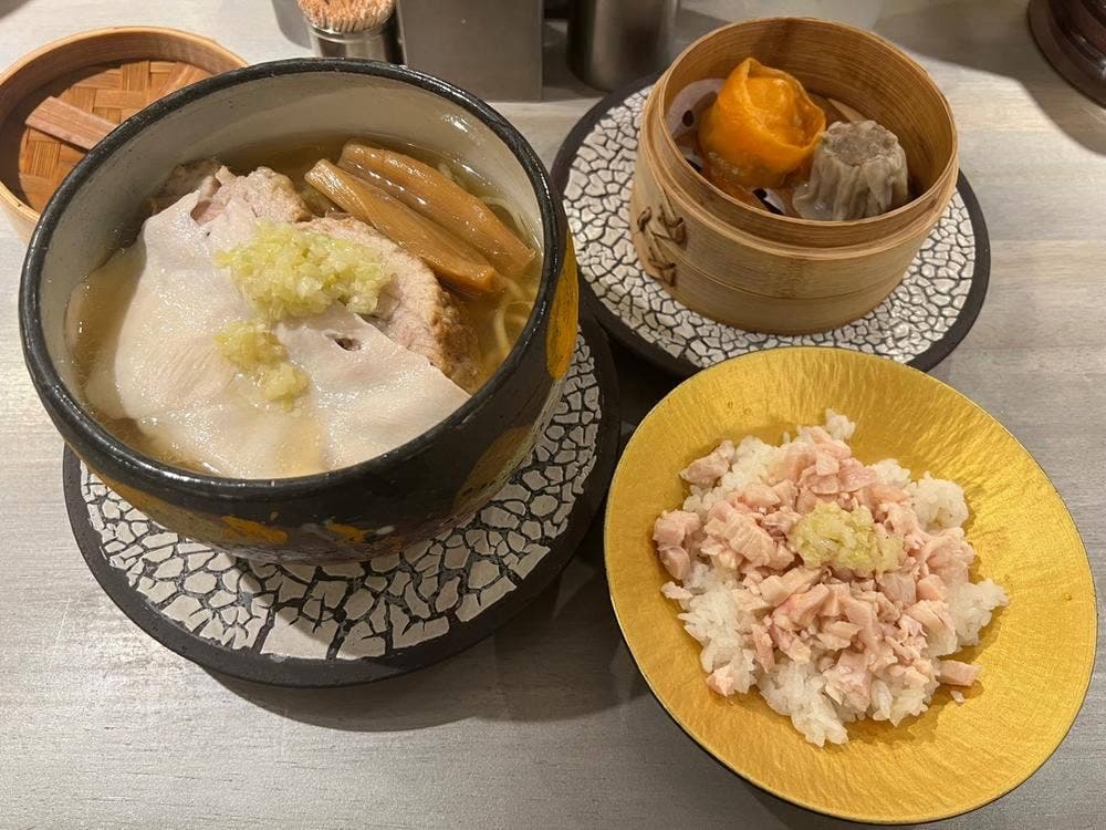 人類みな麺類とエスサワダ