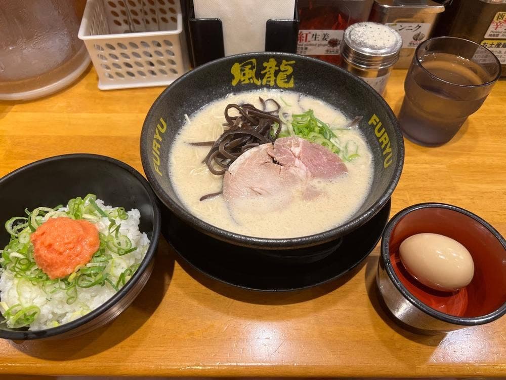 とんこつラーメン 博多風龍 池袋東口店