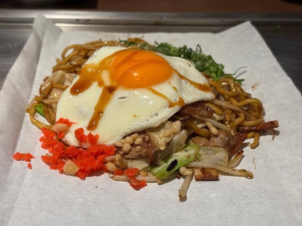 広島焼きお好み焼き町や。