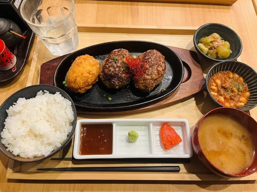 酒とハンバーグ 牛時 新宿店