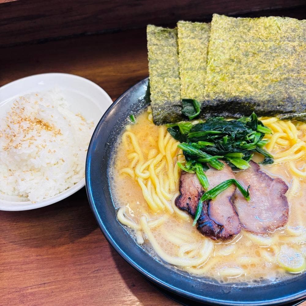 家系ラーメン 鶯家