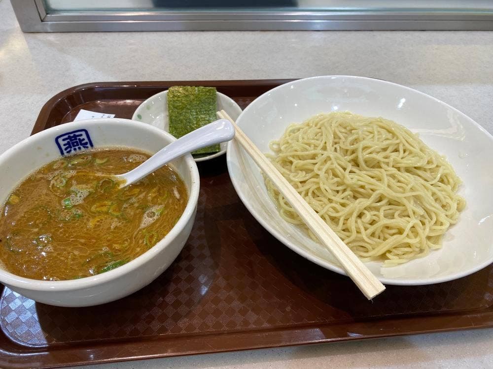 つばめ フォーリス フードコート