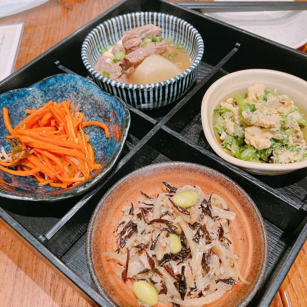 麺とおばんざいとお酒のお店 佳什