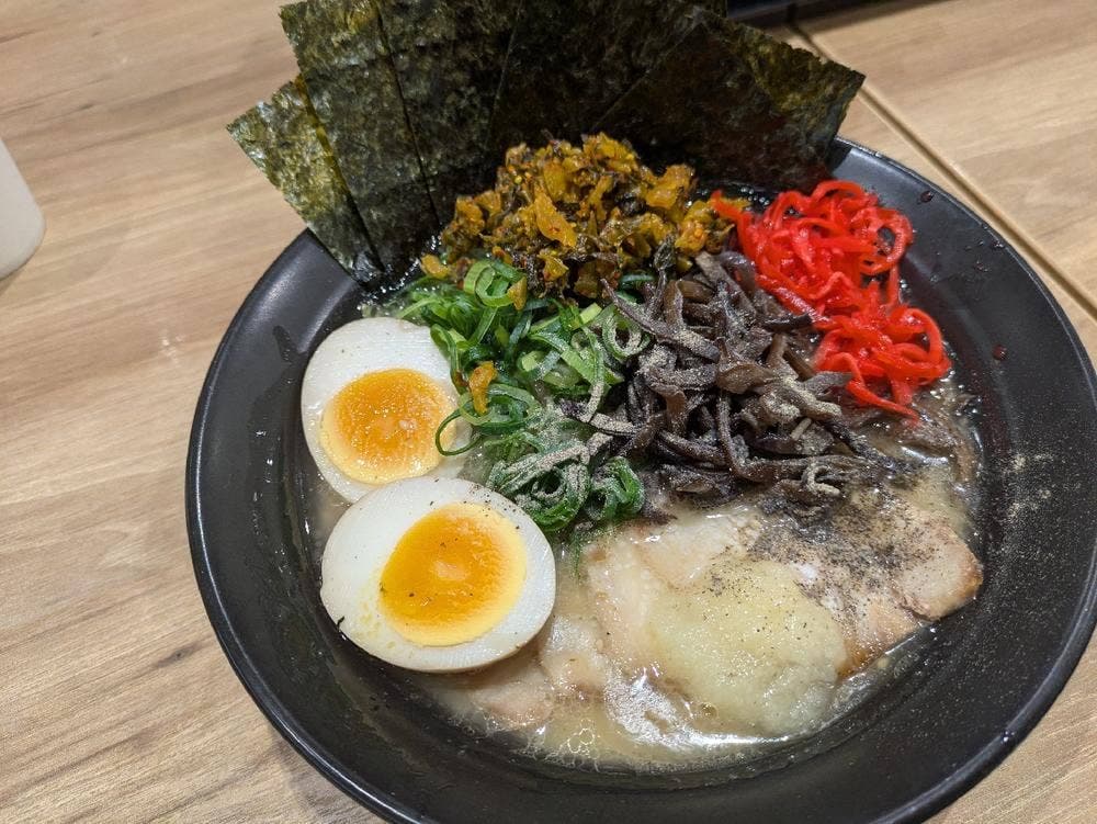 豚丼・博多とんこつ ばりかた屋 アリオ川口店