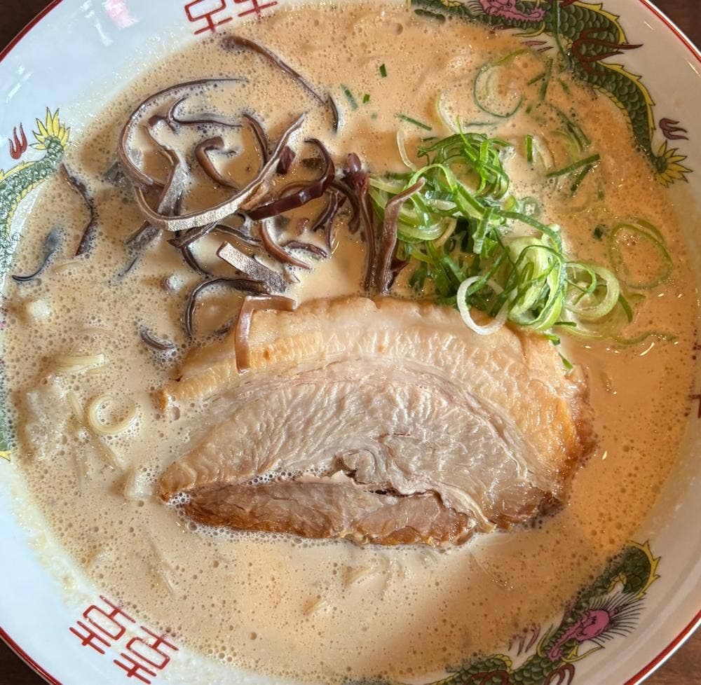 濃厚豚骨ラーメン だるま一家 本庄東店
