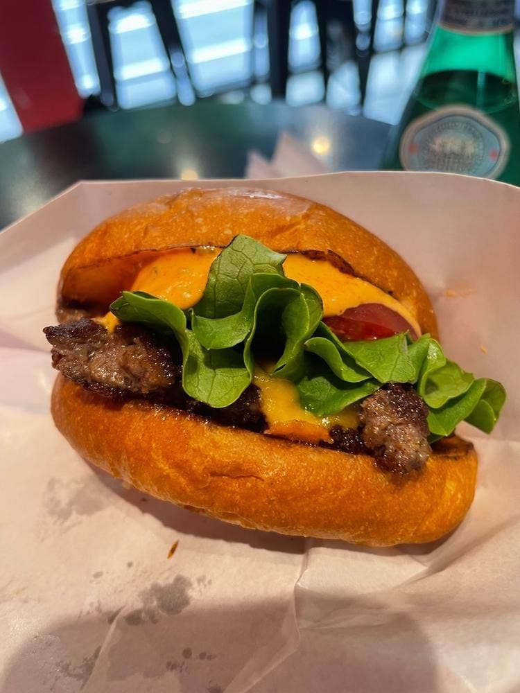 HENRY'S BURGER Harajuku