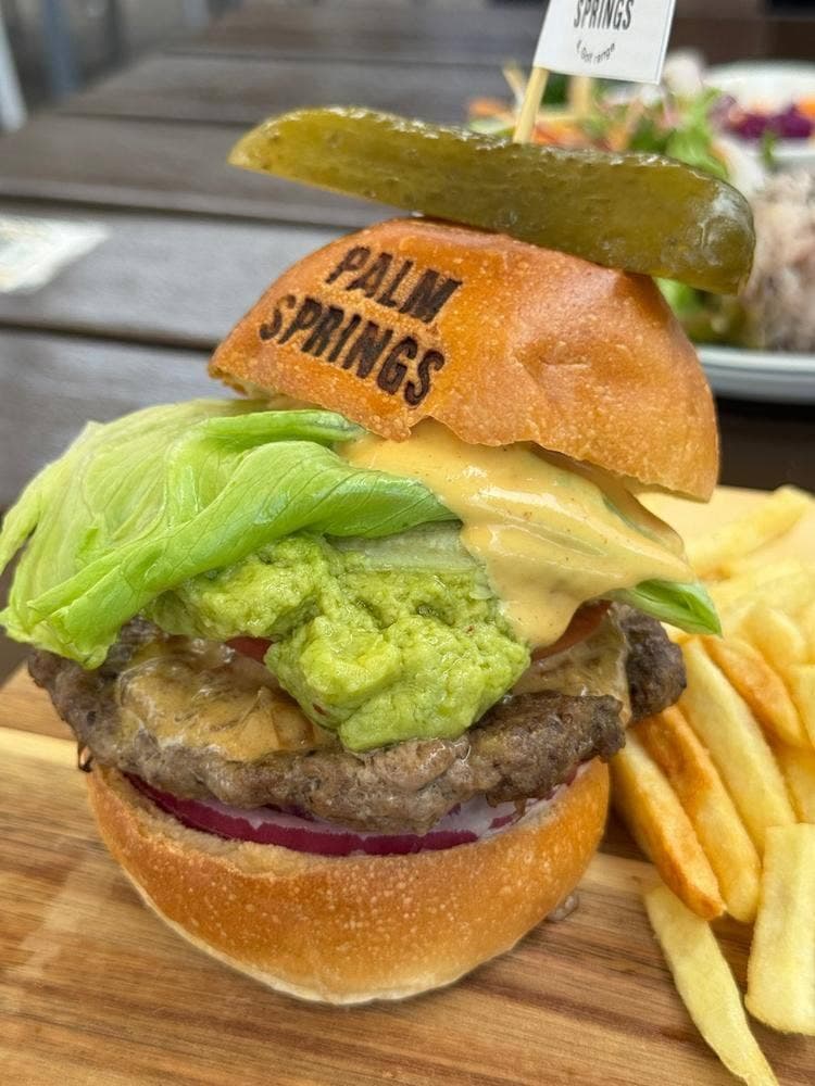 PALM SPRINGS Family restaurant & Golf range