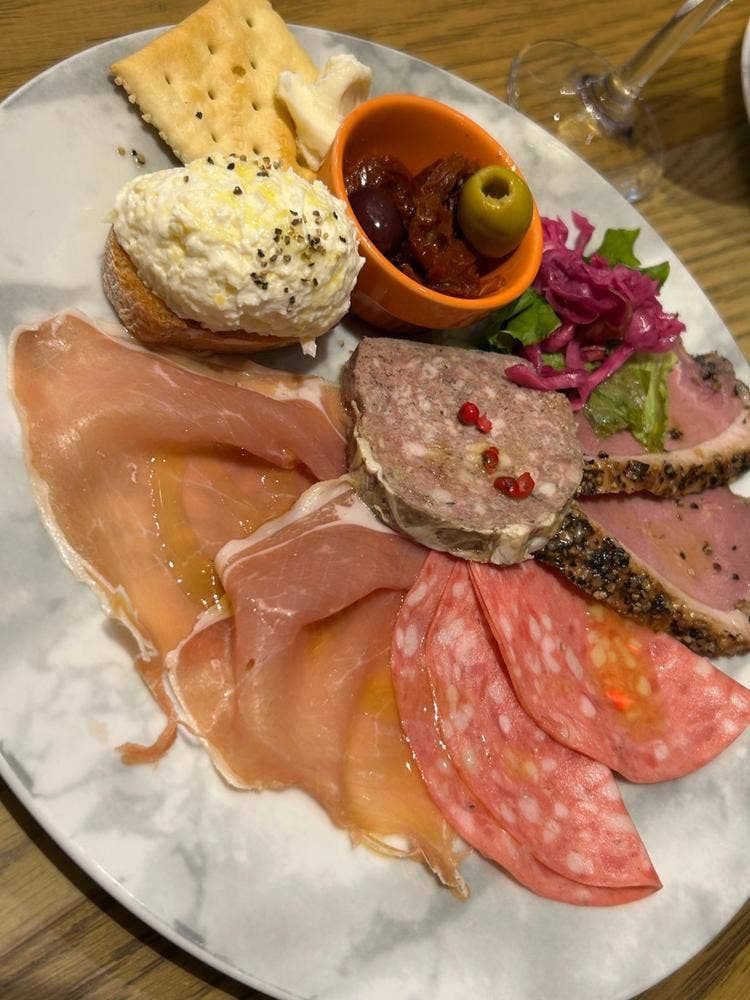 MEAT&WINE WINEHALL GLAMOUR 上野