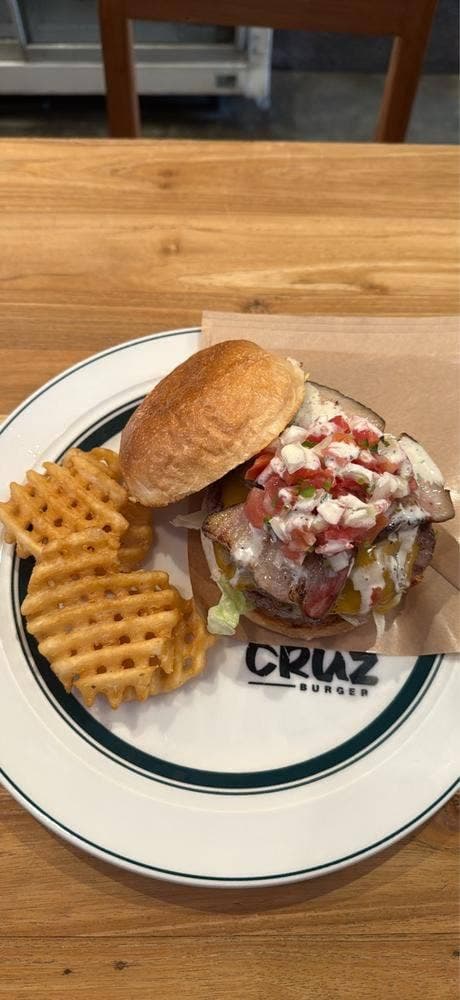 CRUZ BURGERS & CRAFT BEERS