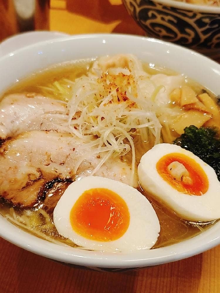 塩ラーメン専門 ひるがお 東京駅店