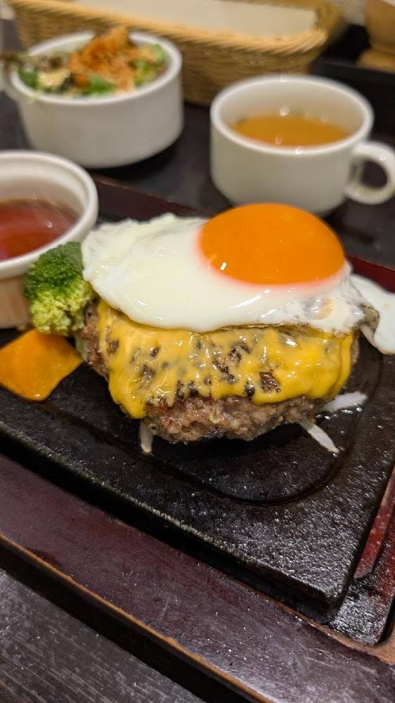 下北沢 とろける大人のハンバーグ