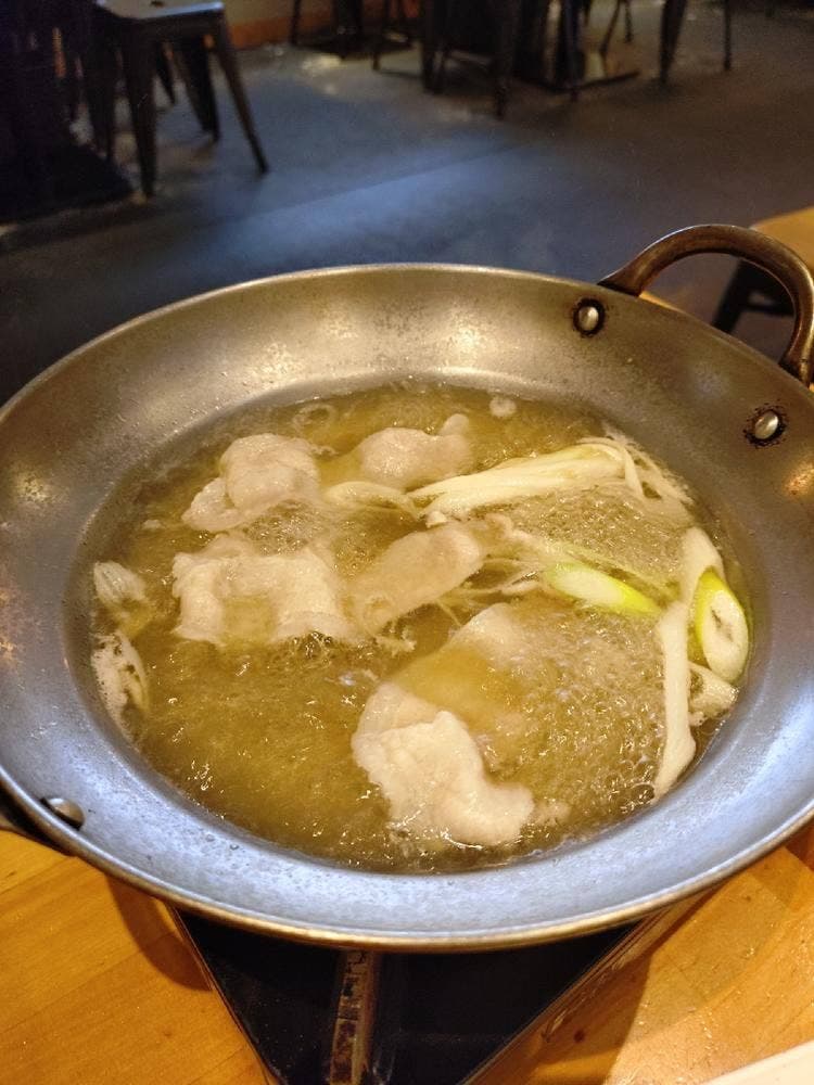 鉄なべ生餃子と博多もつ鍋 博多くろがね 本店