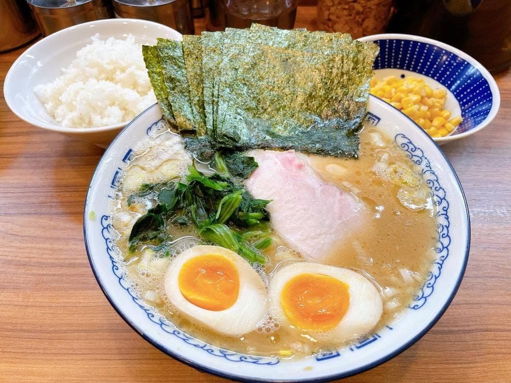 横浜豚骨醤油ラーメンYOLO