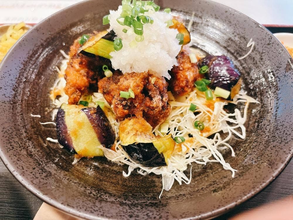 からすやま食堂