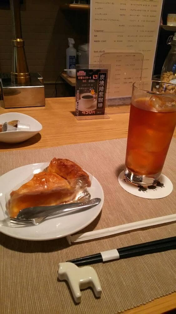 喫茶&キッチン からすのはーもにか