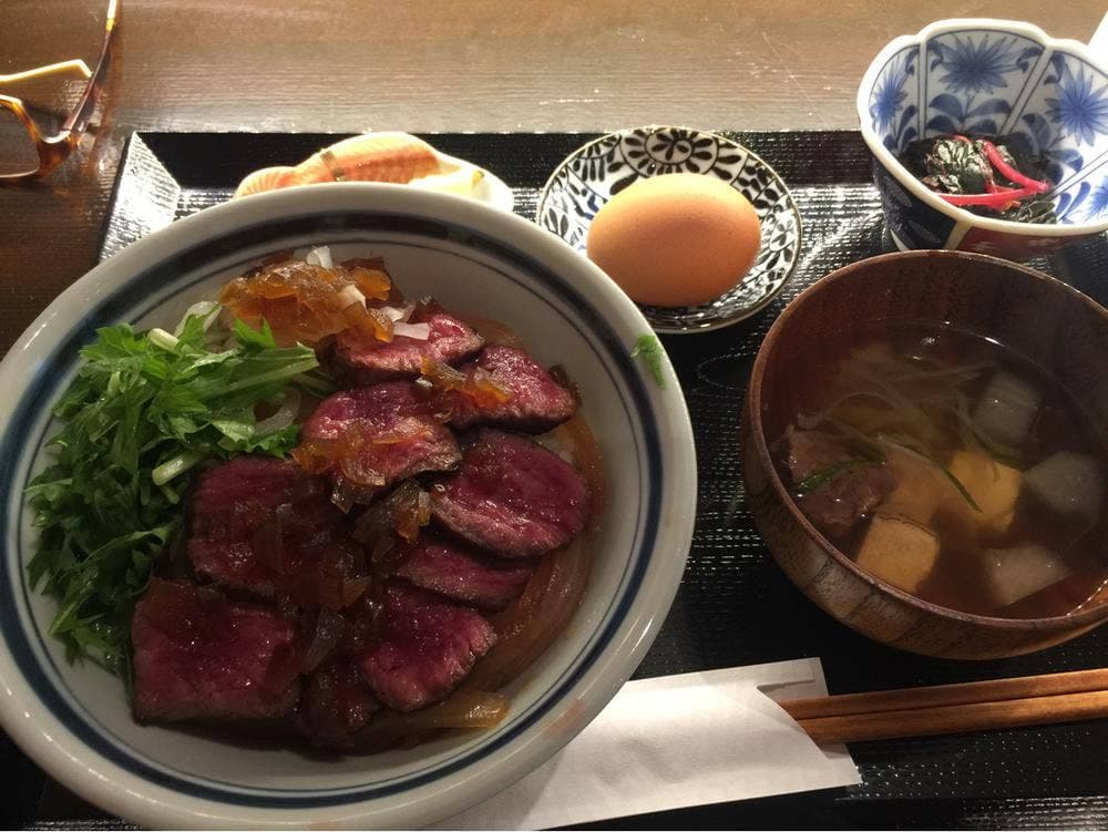知多牛すき焼き 晴れと褻