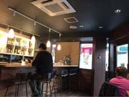 カフェアンドバー モモ