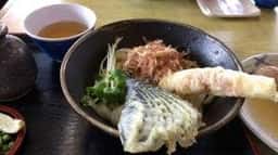 山の谷うどん店