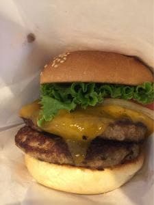 フレッシュネスバーガー 駒沢公園通り店