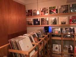 八 CRAFT BEER&SAKE/VINYL SHOP