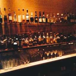 バー & ジャズラウンジ マデュロ